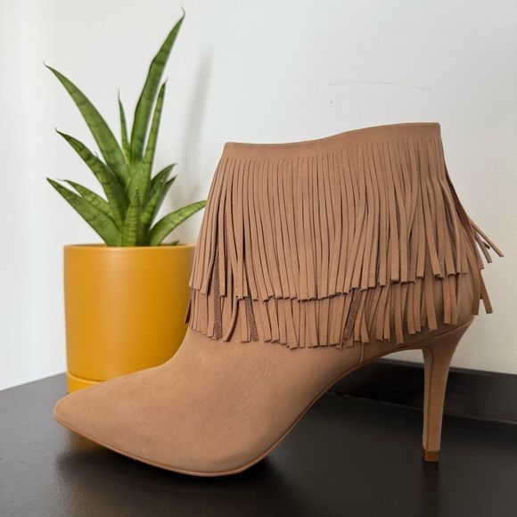 Brian Atwood tan suede fringe Nova high heel ankle boots - size 8.5 NWT - Picture 3 of 5